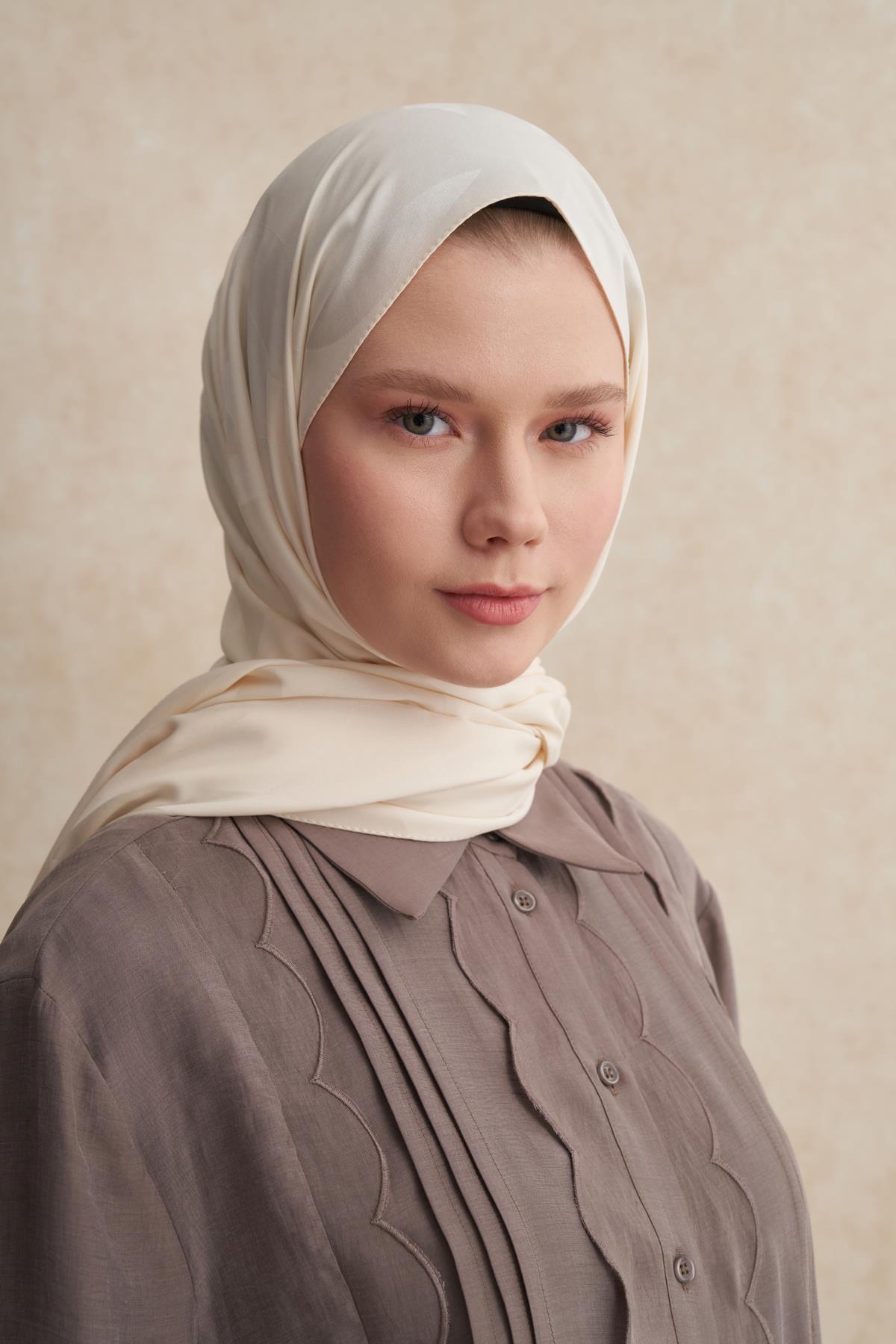 C Desen Monogram Pamuk İpek Şal İnci