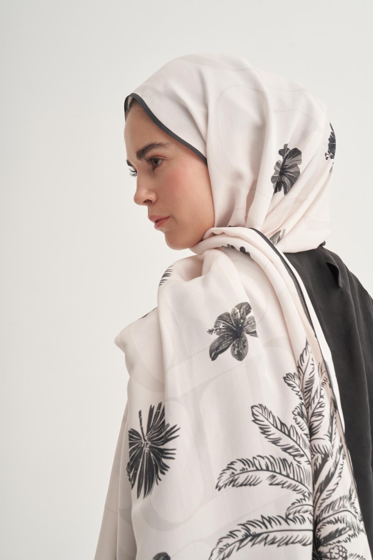 Noir Çiçekli Monogram Floş Şal Krem