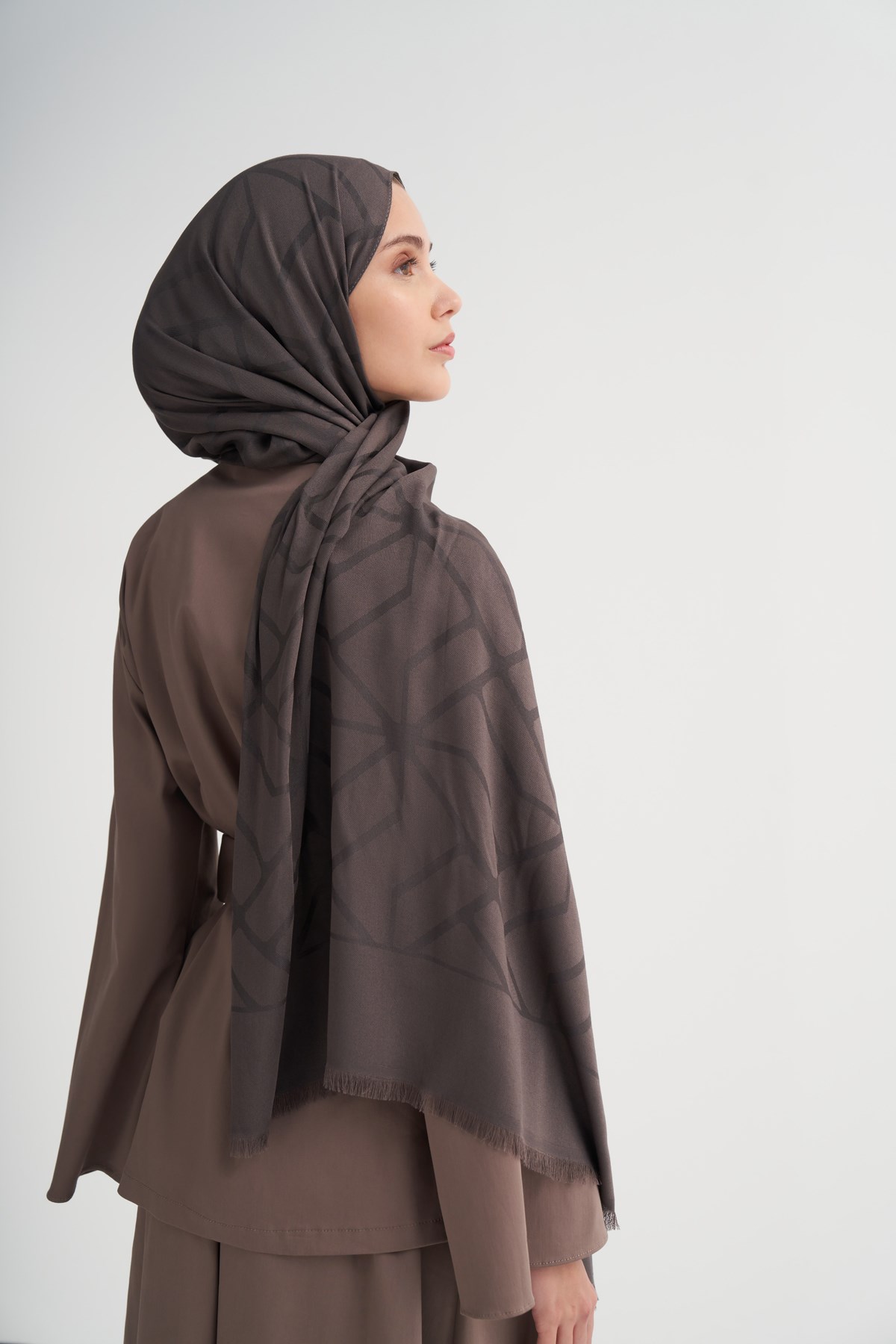 Vence Çift Taraflı Geometrik Desen İpek Şal Soft Kahve