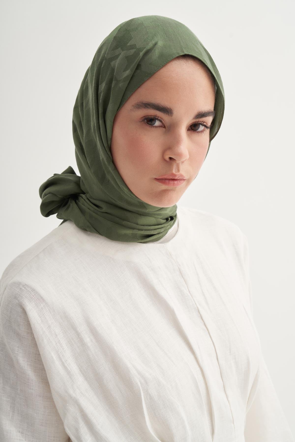 Kazayağı Jakar İtalyan İpekli Şal Orman Yeşili