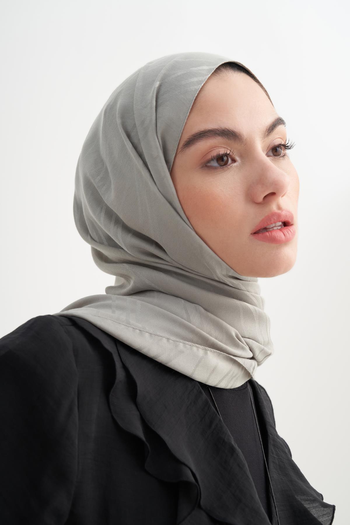 Simetrik Jakar İtalyan İpekli Şal Açık Gri