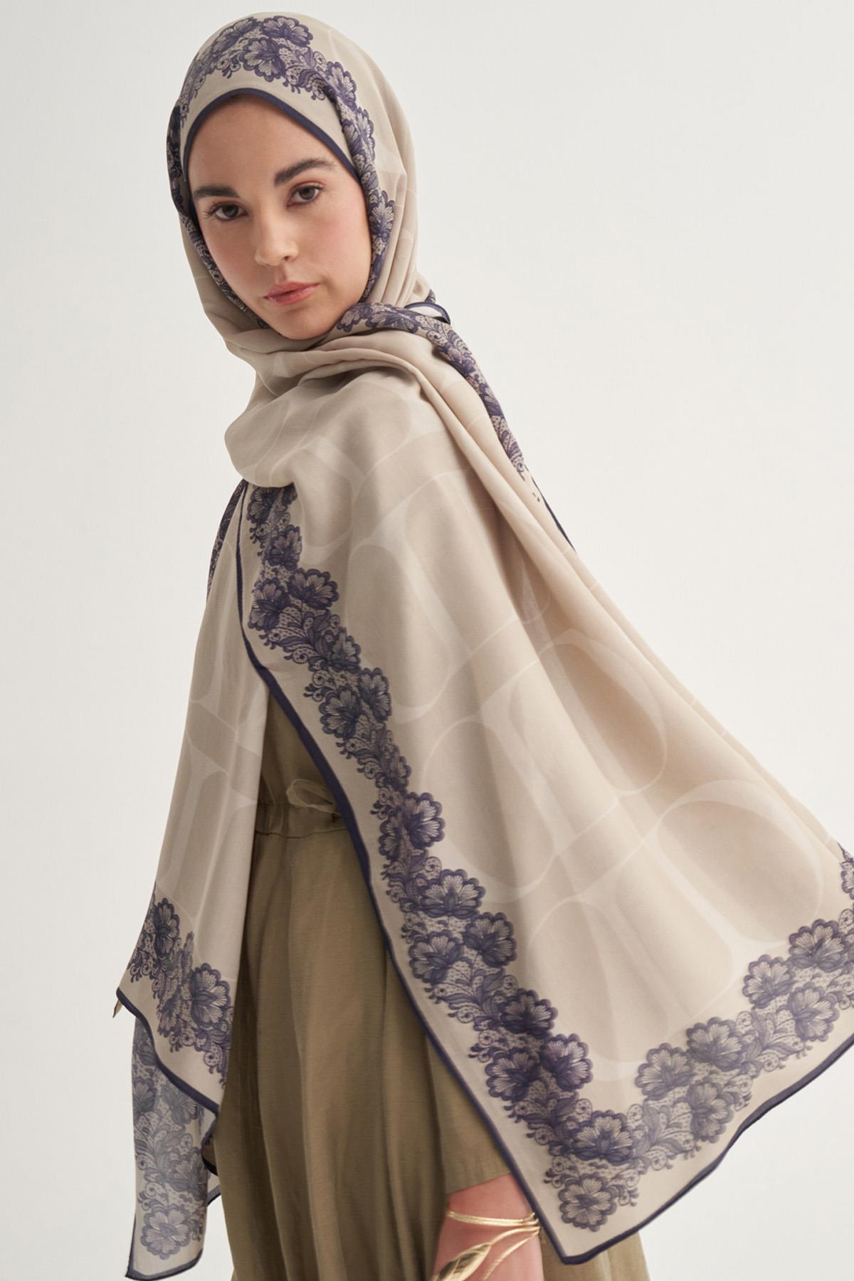 Floral Monogram Floş Şal Latte