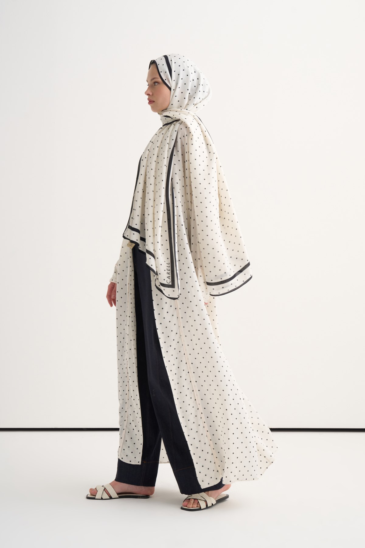 Puantiye Desen Floş Abaya Beyaz