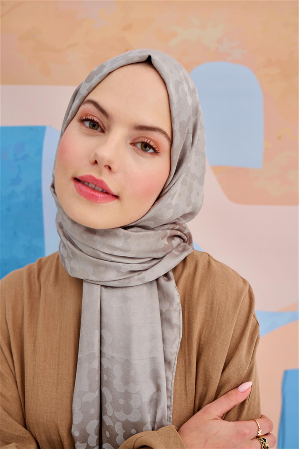 Çiçek Desen Jakar İtalyan İpekli Şal Füme