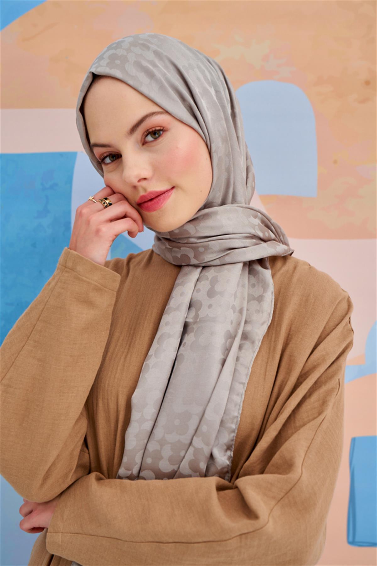 Çiçek Desen Jakar İtalyan İpekli Şal Füme