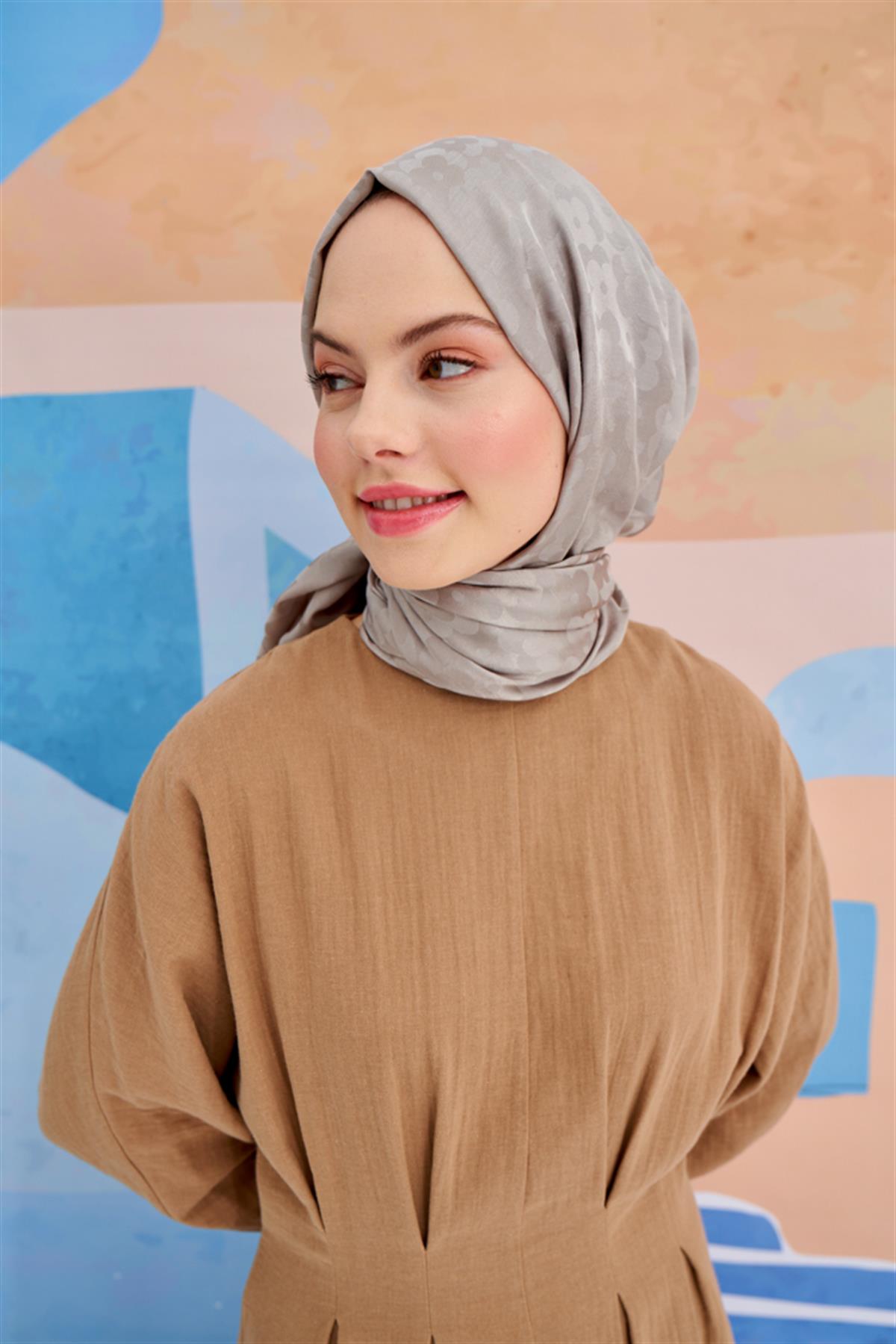 Çiçek Desen Jakar İtalyan İpekli Şal Füme