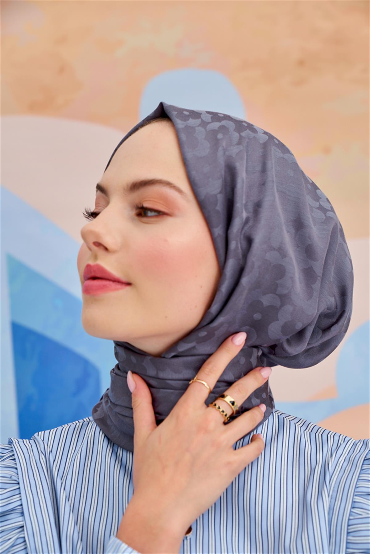 Çiçek Desen Jakar İtalyan İpekli Şal Gri