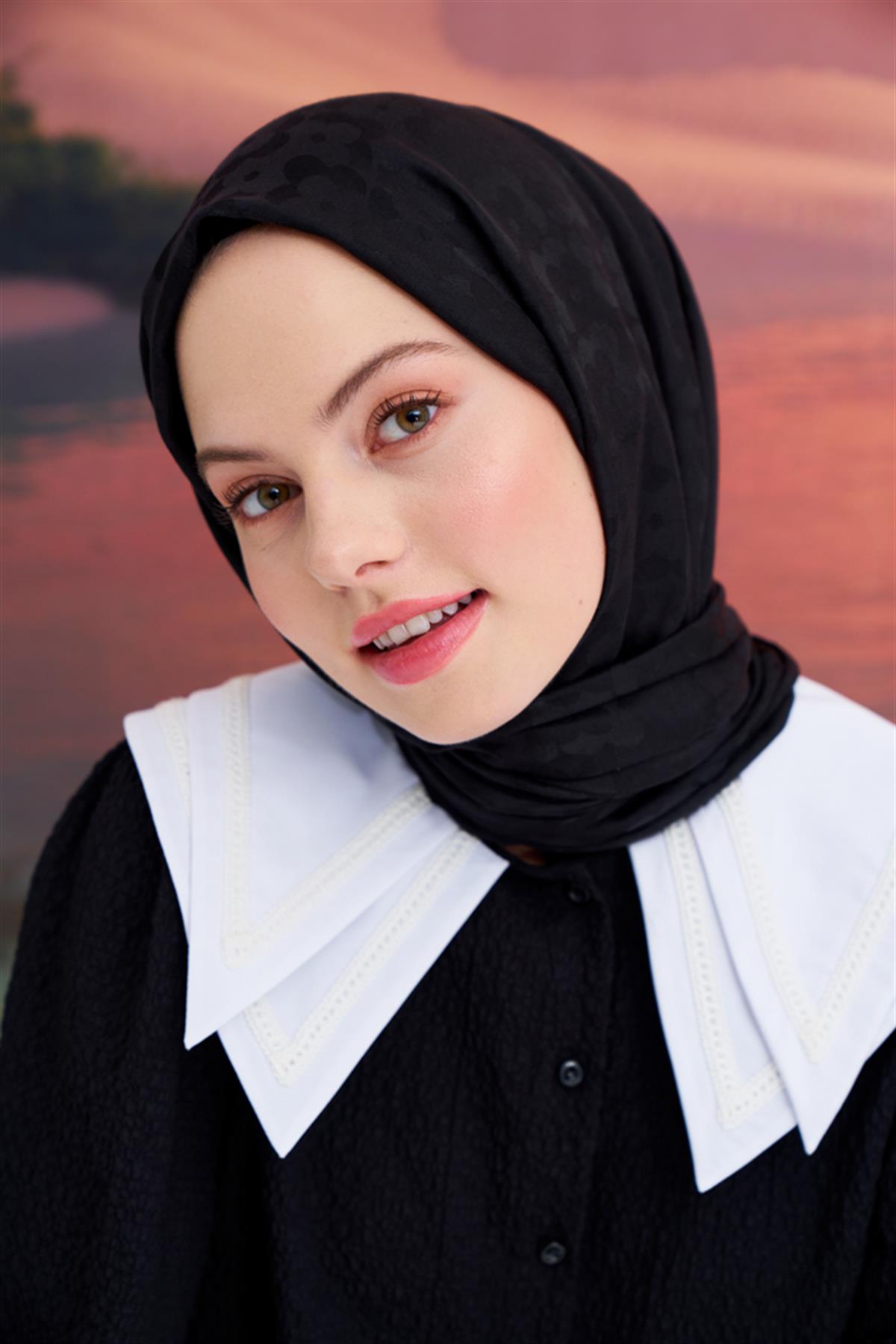 Çiçek Desen Jakar İtalyan İpekli Şal Siyah