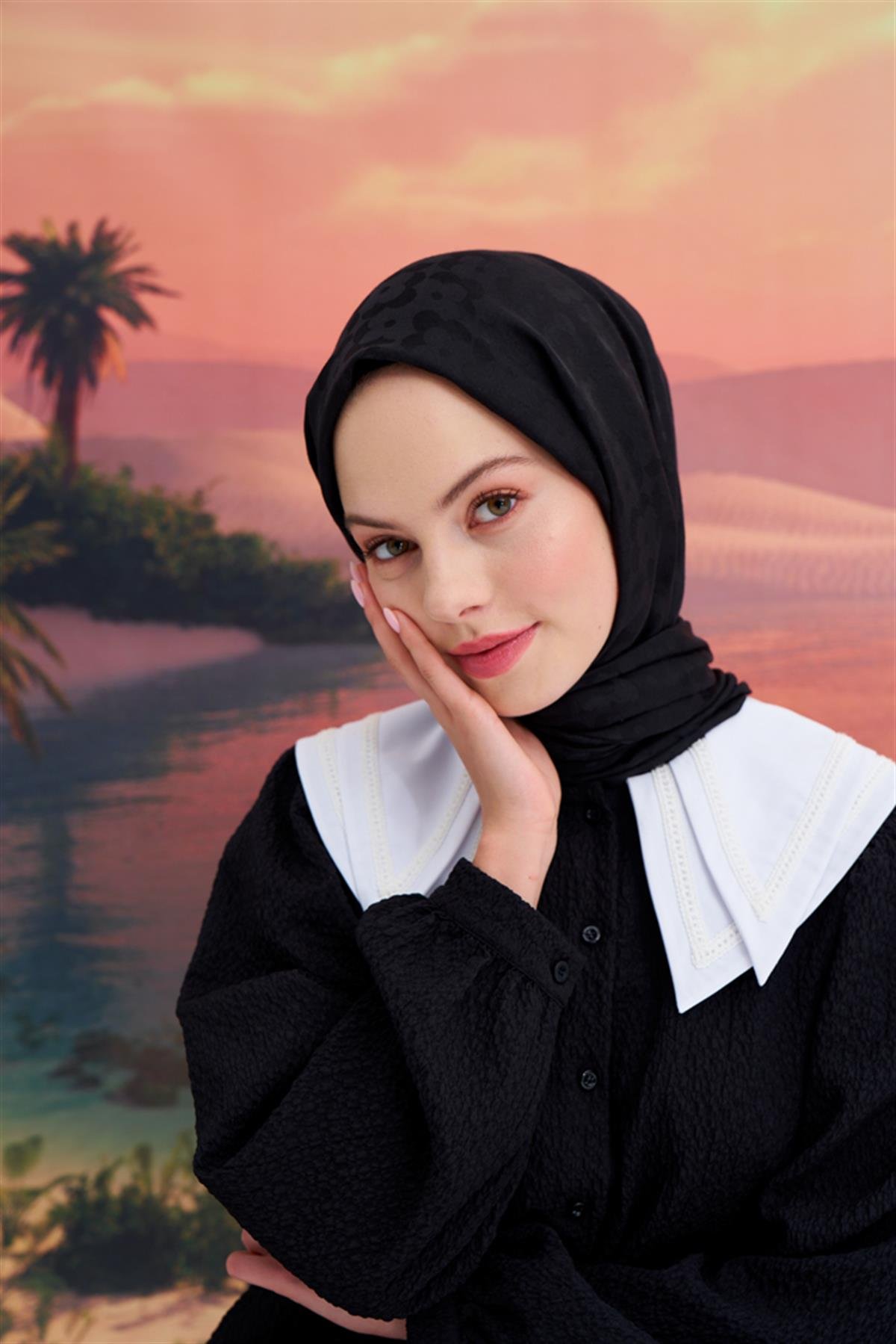 Çiçek Desen Jakar İtalyan İpekli Şal Siyah