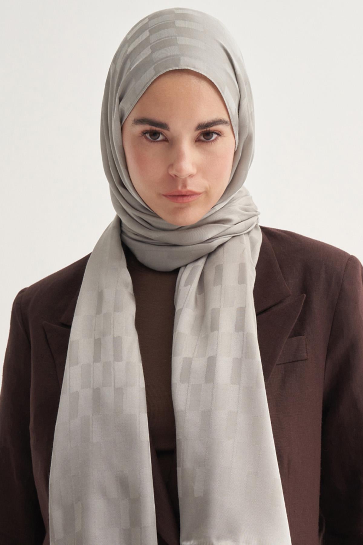 Küpçizgi Jakar İtalyan İpekli Şal Açık Gri