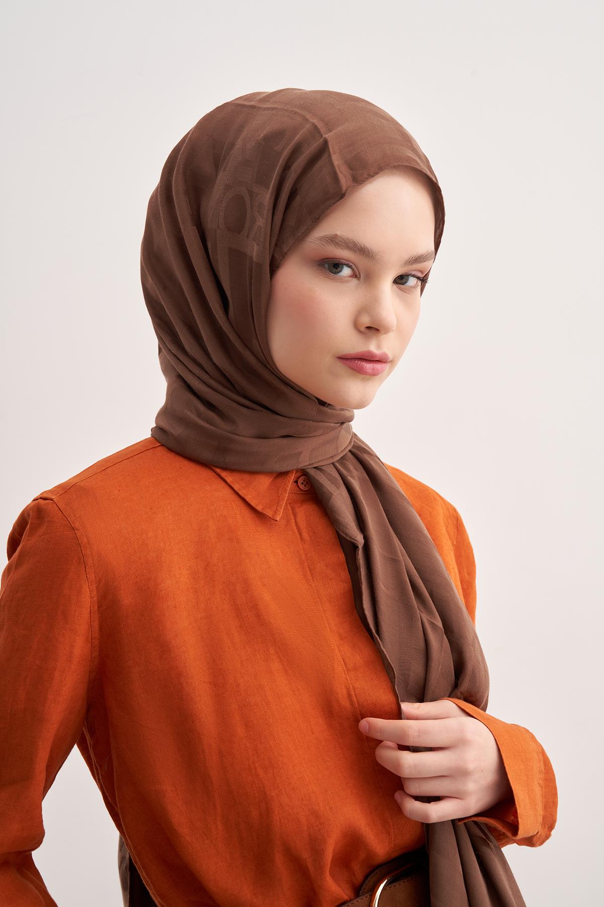 Yazı Desen Jakar İtalyan İpekli Şal Küllü Kahve