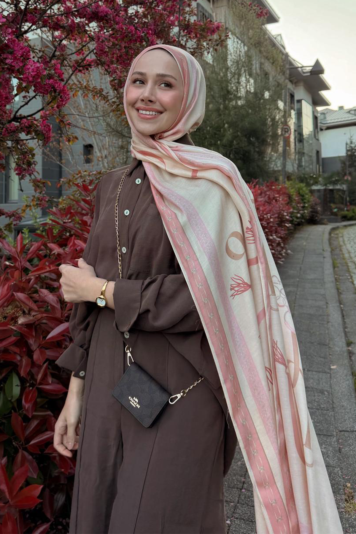 Feyza Hakyemezin Tercihi Alvena İncira Viskon Şal Pembe
