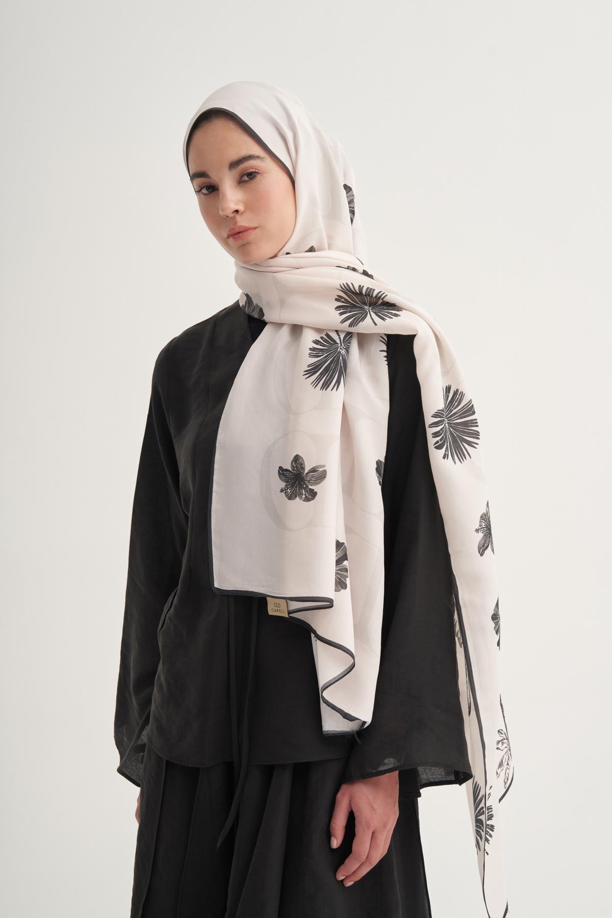 Noir Çiçekli Monogram Floş Şal Krem