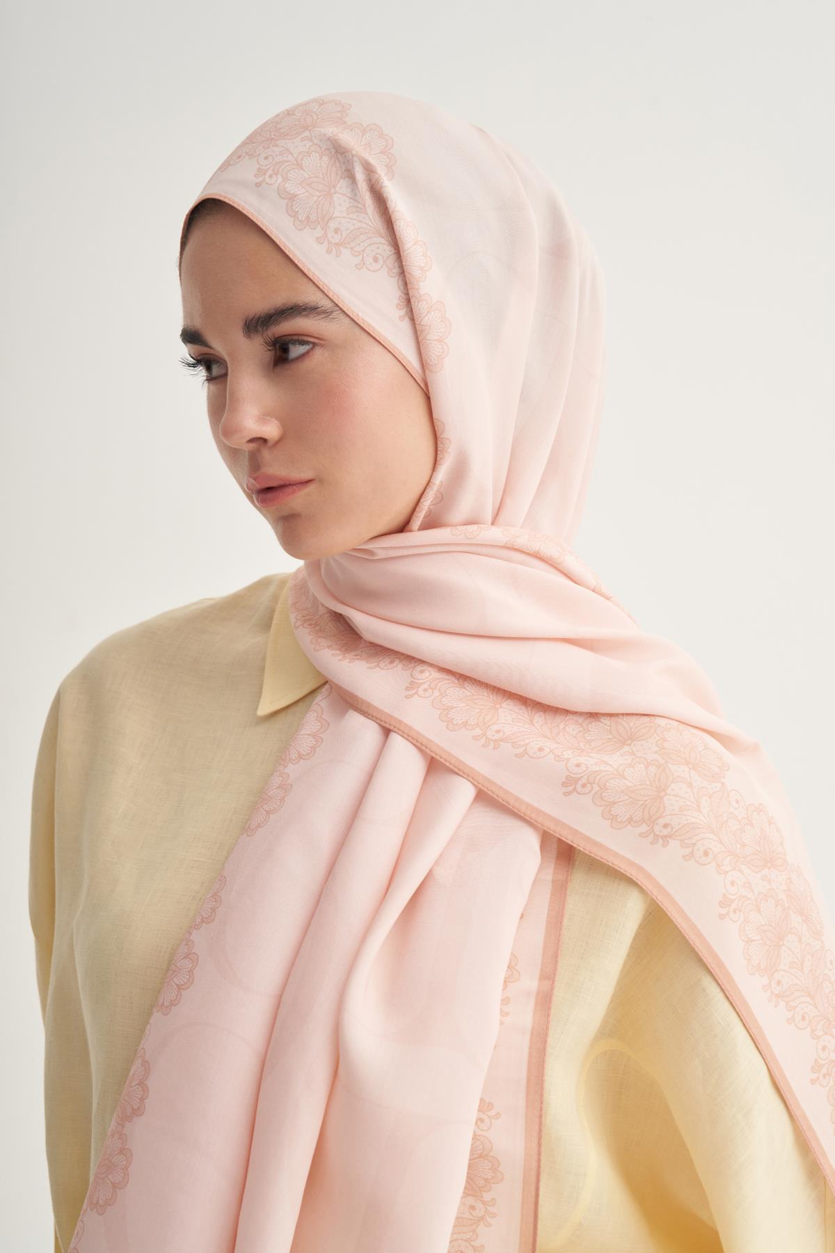 Floral Çiçekli Monogram Floş Şal Somon