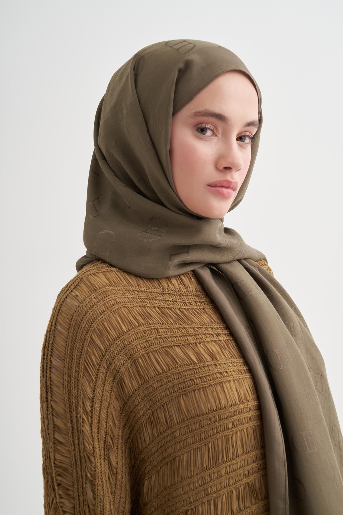 Monogram Desen Liora Pamuk Şal Zeytin Yeşili