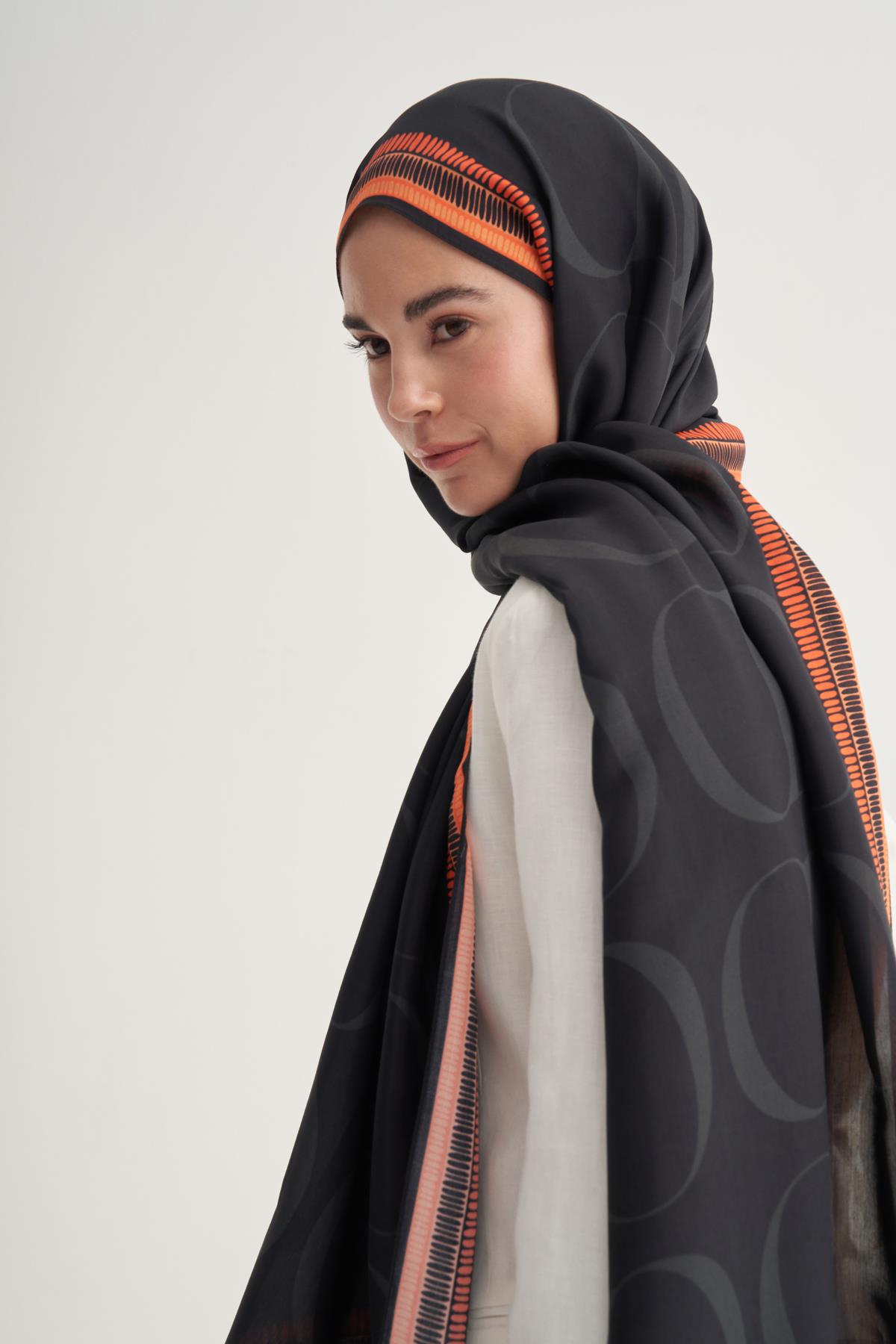 Side Monogram Floş Şal Siyah