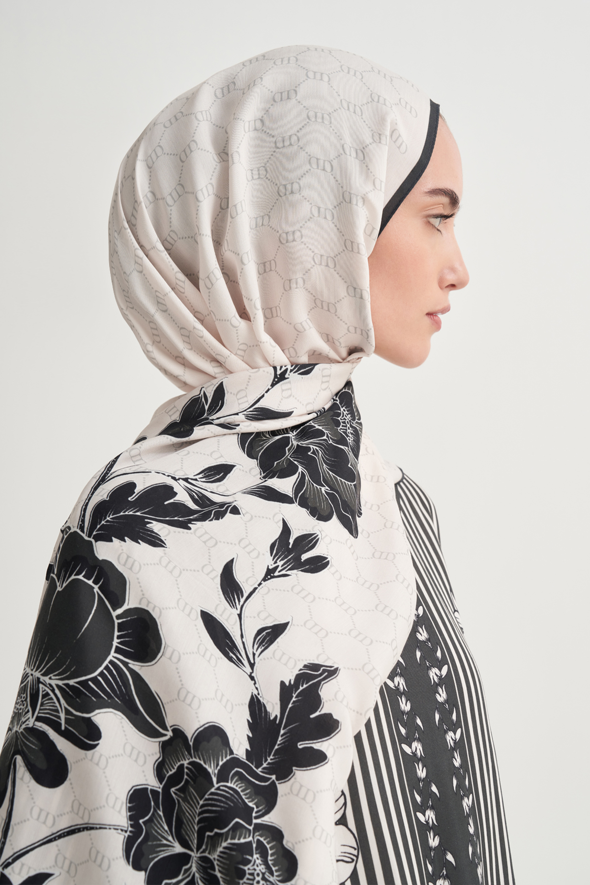 Novera Monogram Floş Şal Krem