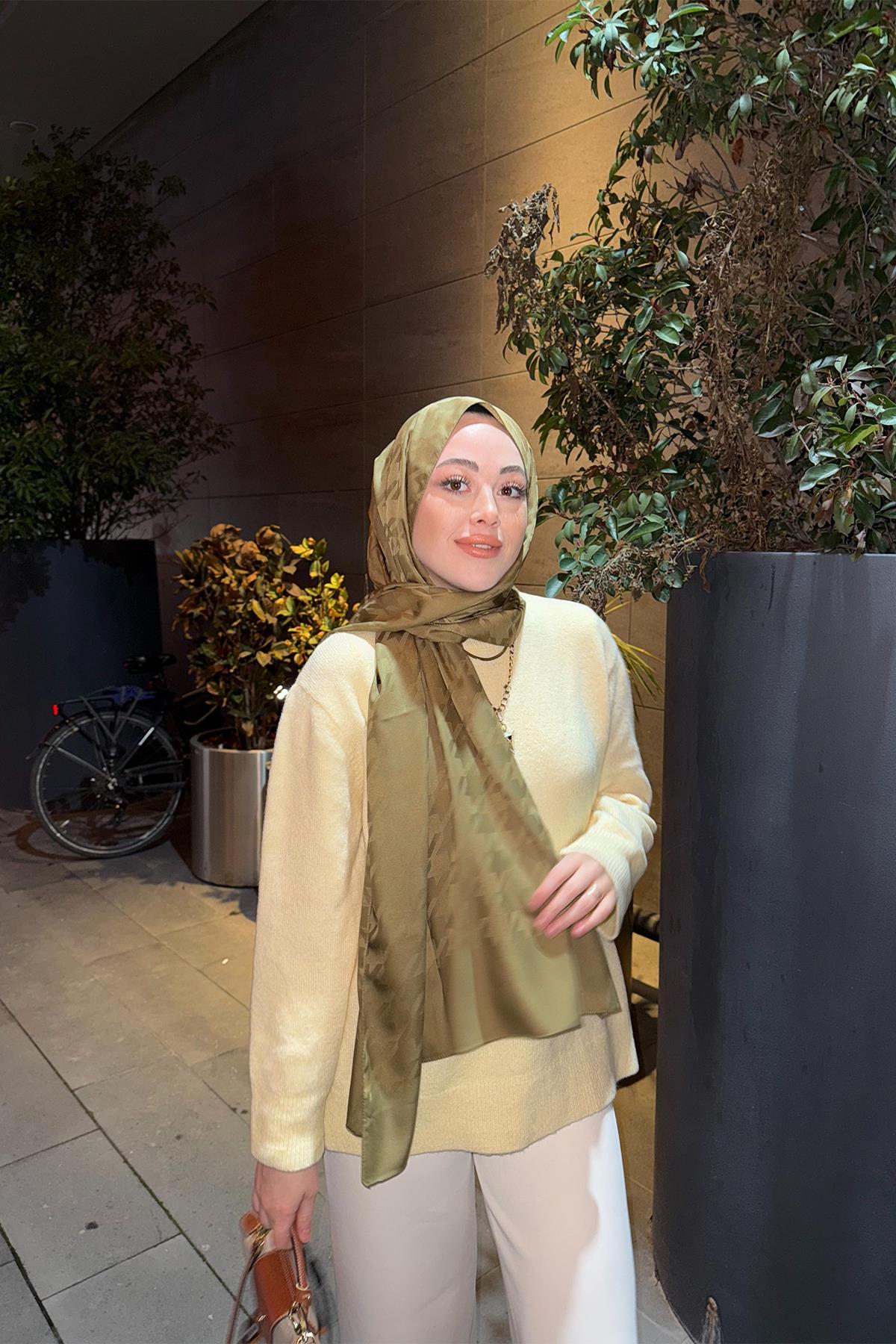 Ebrar Bakinin Tercihi Kazayağı Desen Pamuk İpek Şal Ceviz