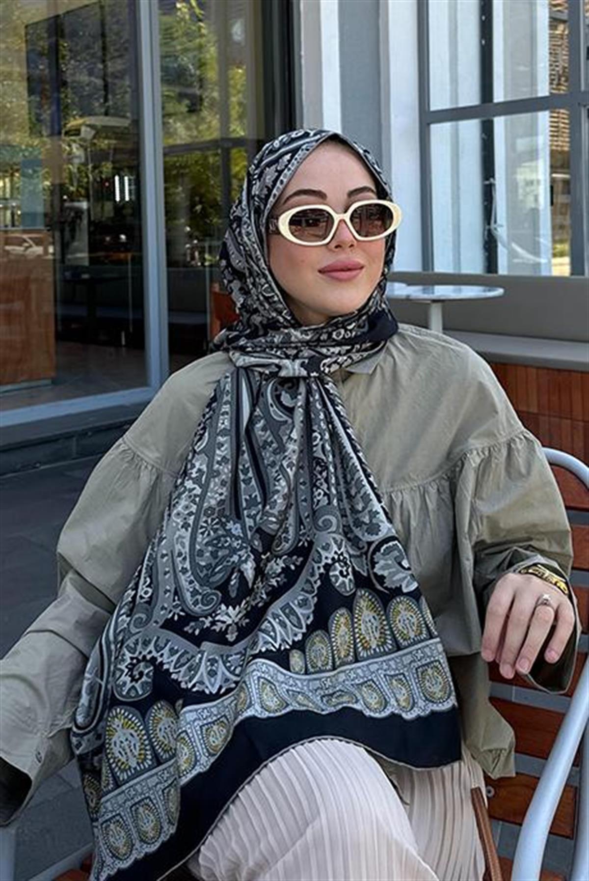 Ebrarın Tercihi Bohemian Siyah Comfy İpek Şal