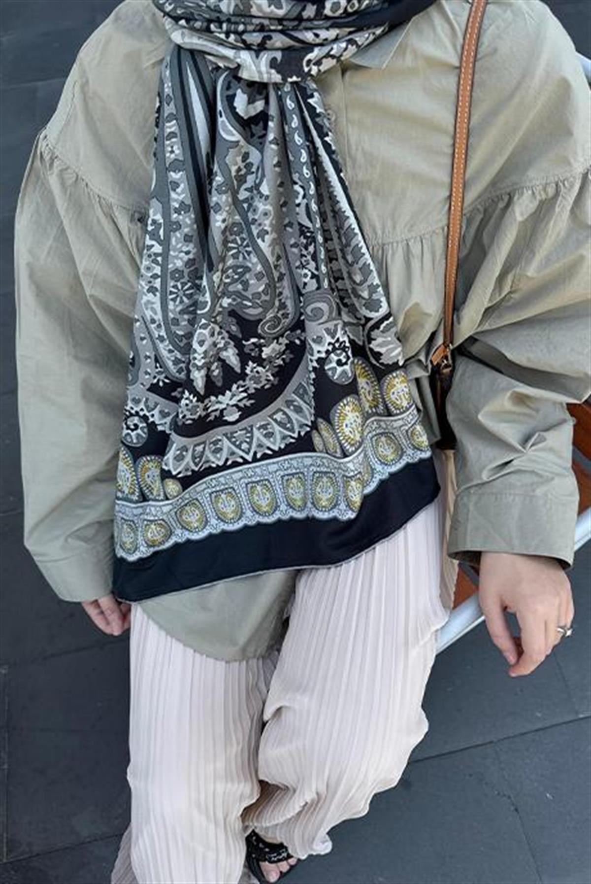 Ebrarın Tercihi Bohemian Siyah Comfy İpek Şal