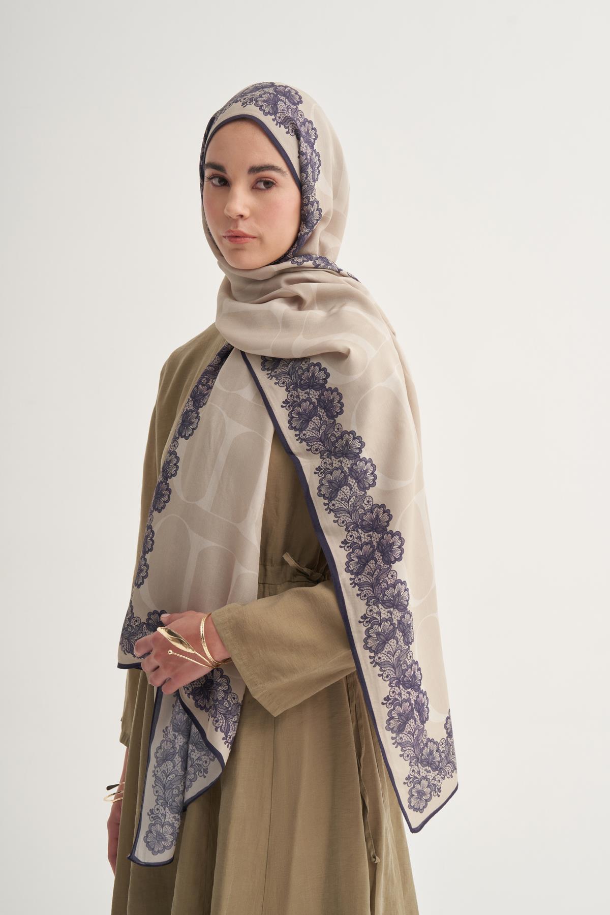 Floral Monogram Floş Şal Latte