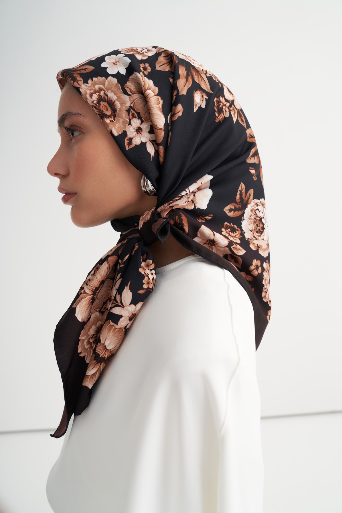 Rosalin Siyah Twill Eşarp