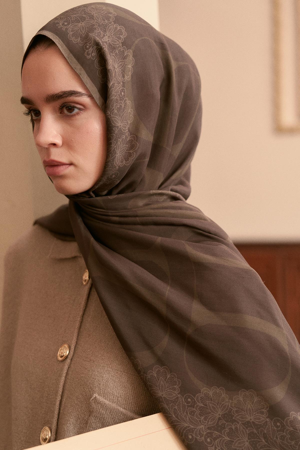 Floral Monogram Floş Şal Soft Kahve