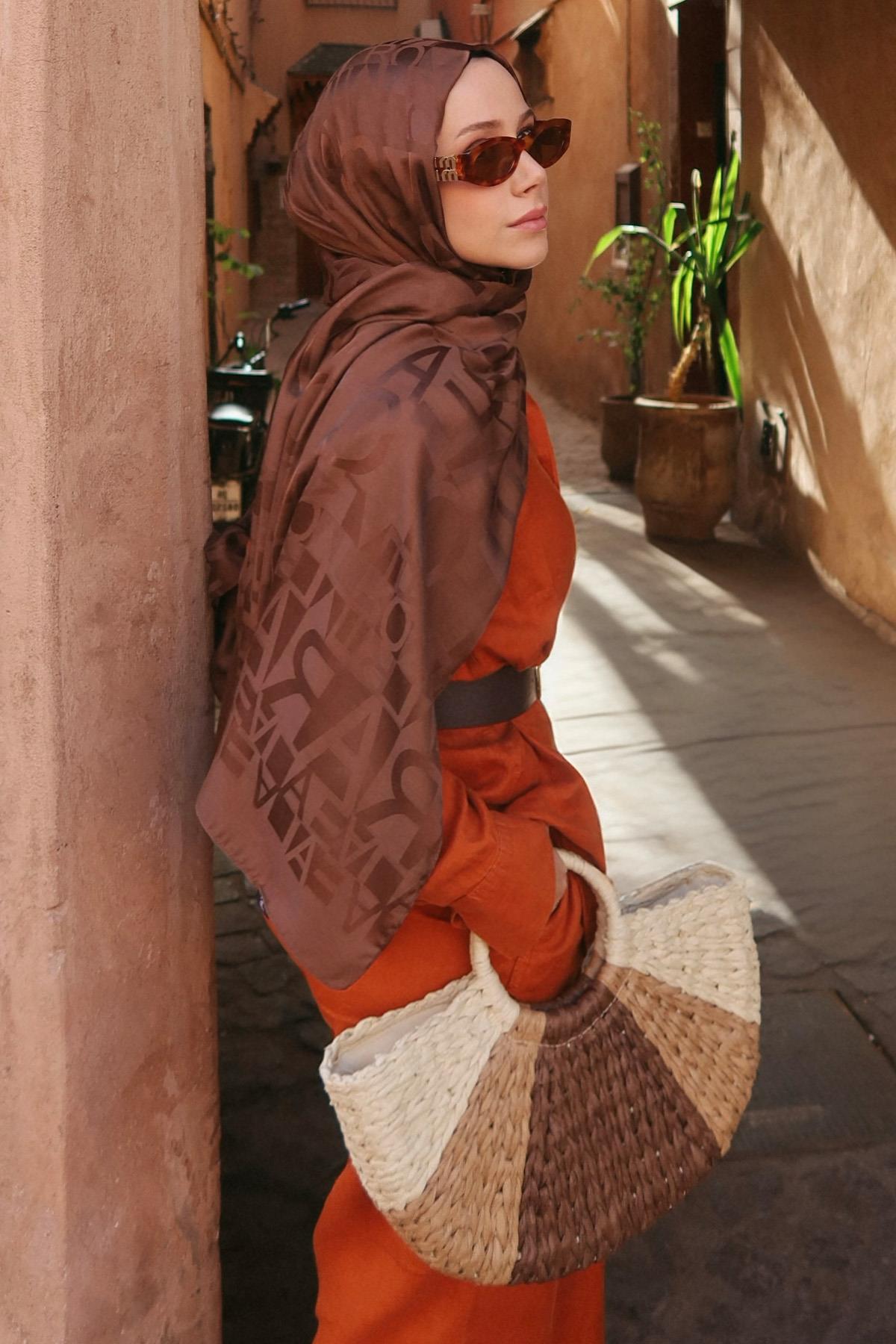 Feyza Hakyemezin Tercihi Örgü Desen Hasır Çanta