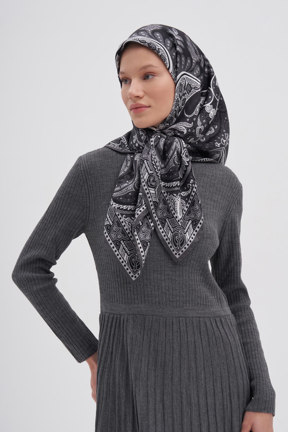 Emera Siyah Mulbary İpek Eşarp