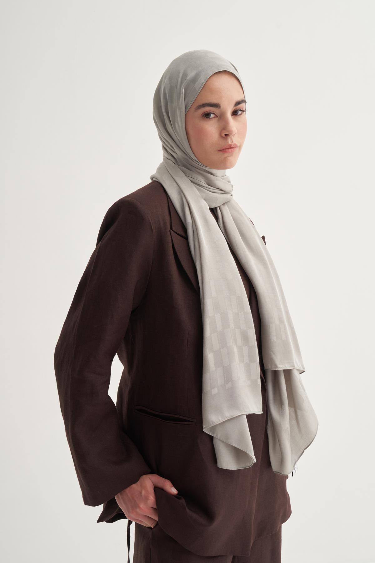 Küpçizgi Jakar İtalyan İpekli Şal Açık Gri