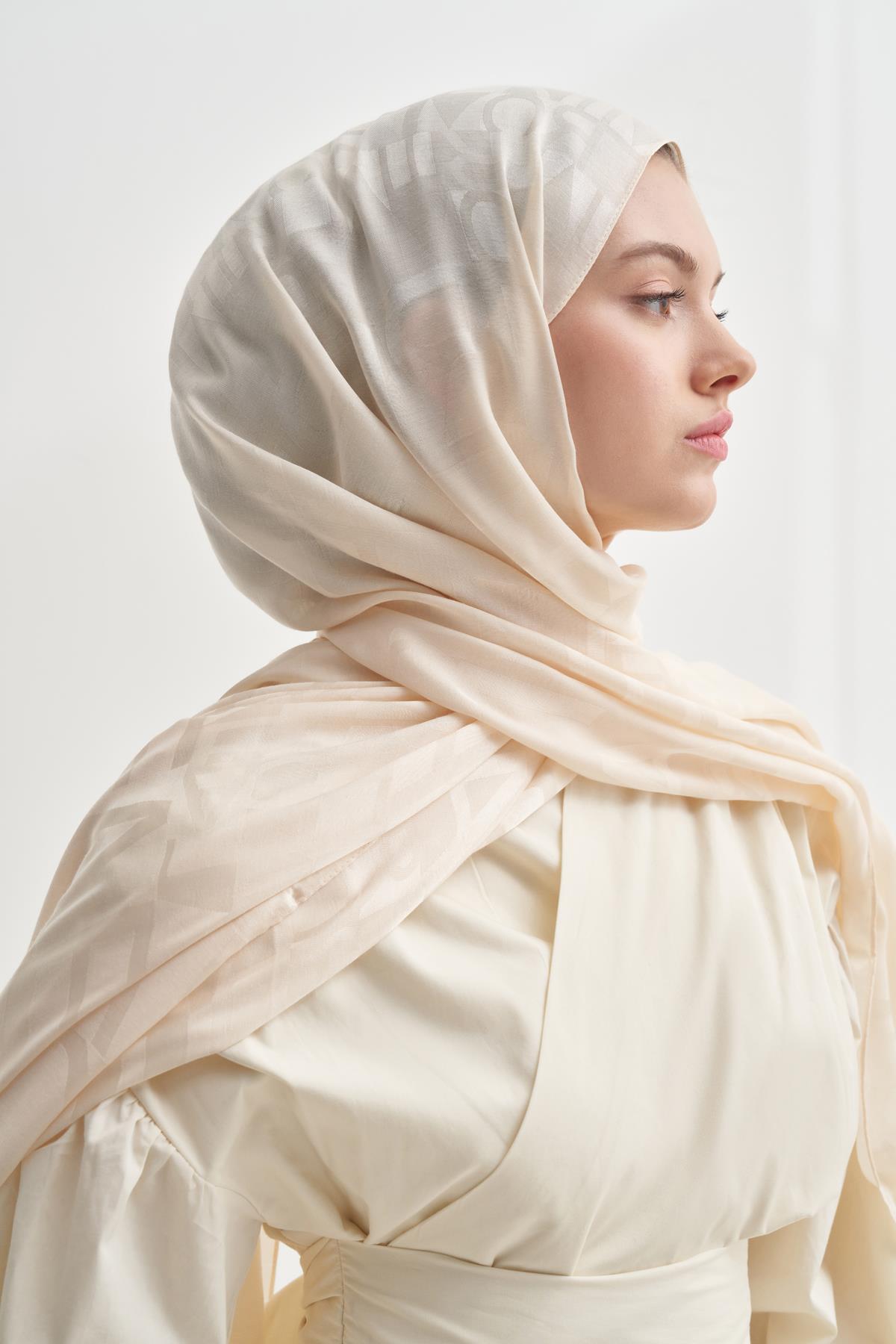 Yazı Desen Jakar İtalyan İpekli Şal İnci