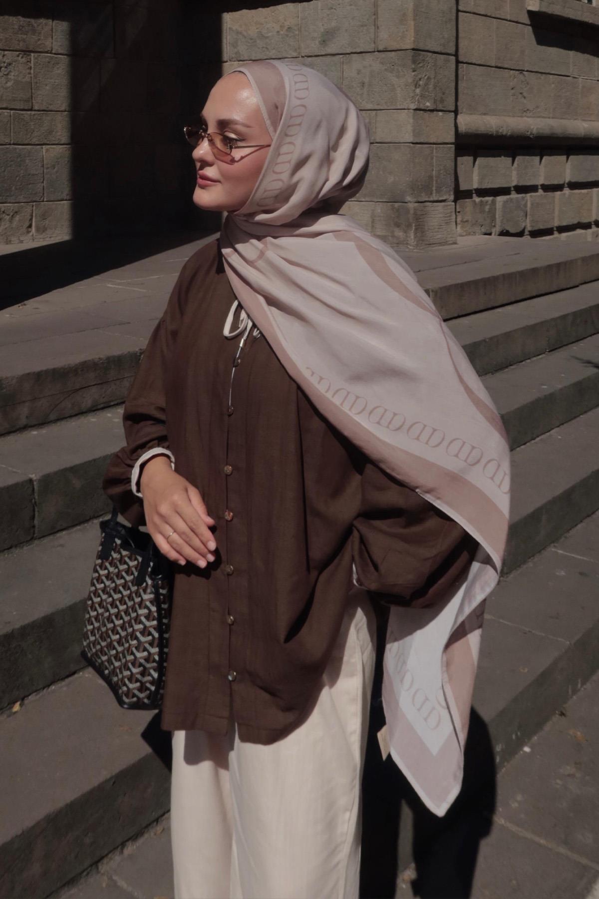 Aleyna Ataların Tercihi Aura Monogram Floş Şal Sütlü Kahve