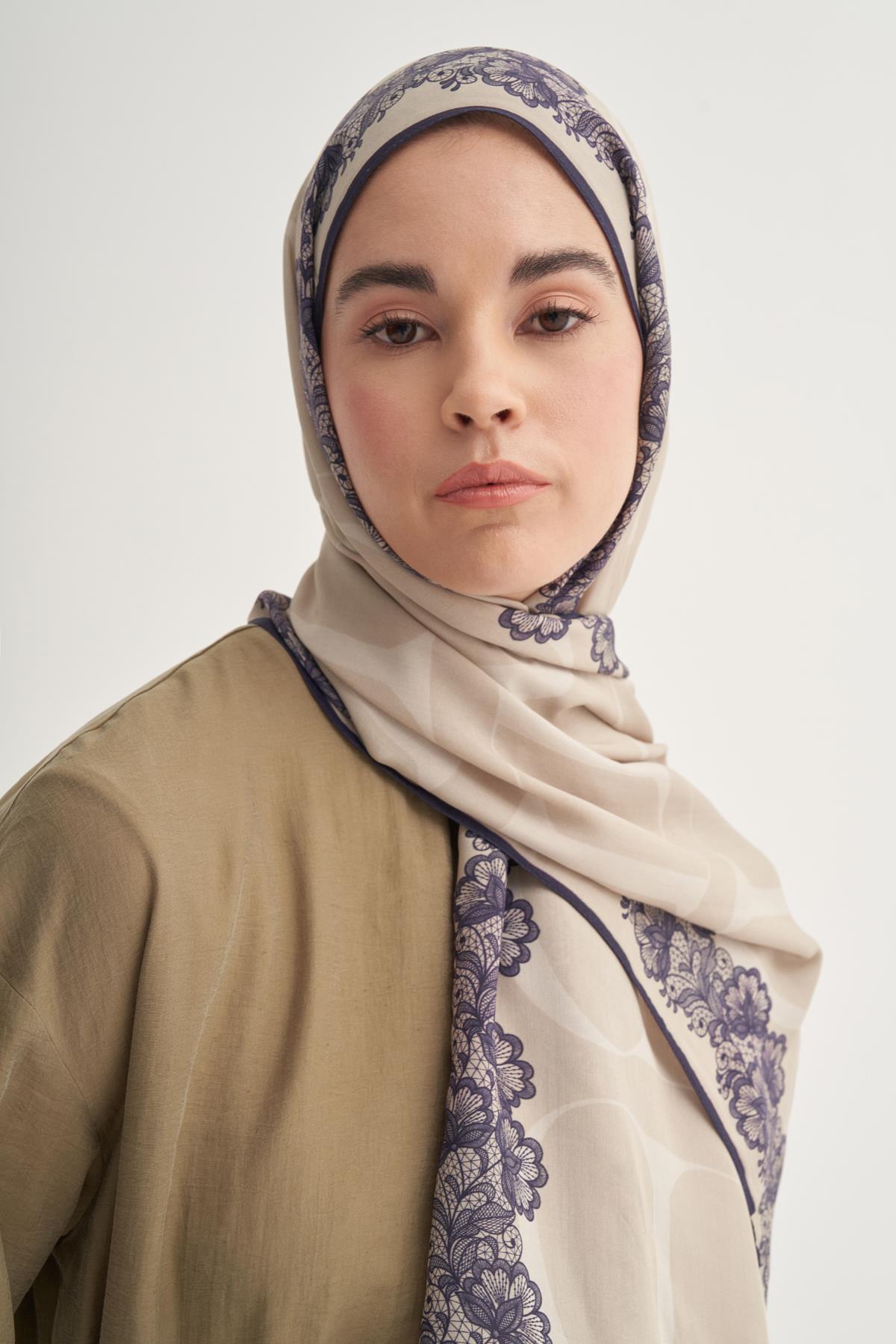 Floral Monogram Floş Şal Latte