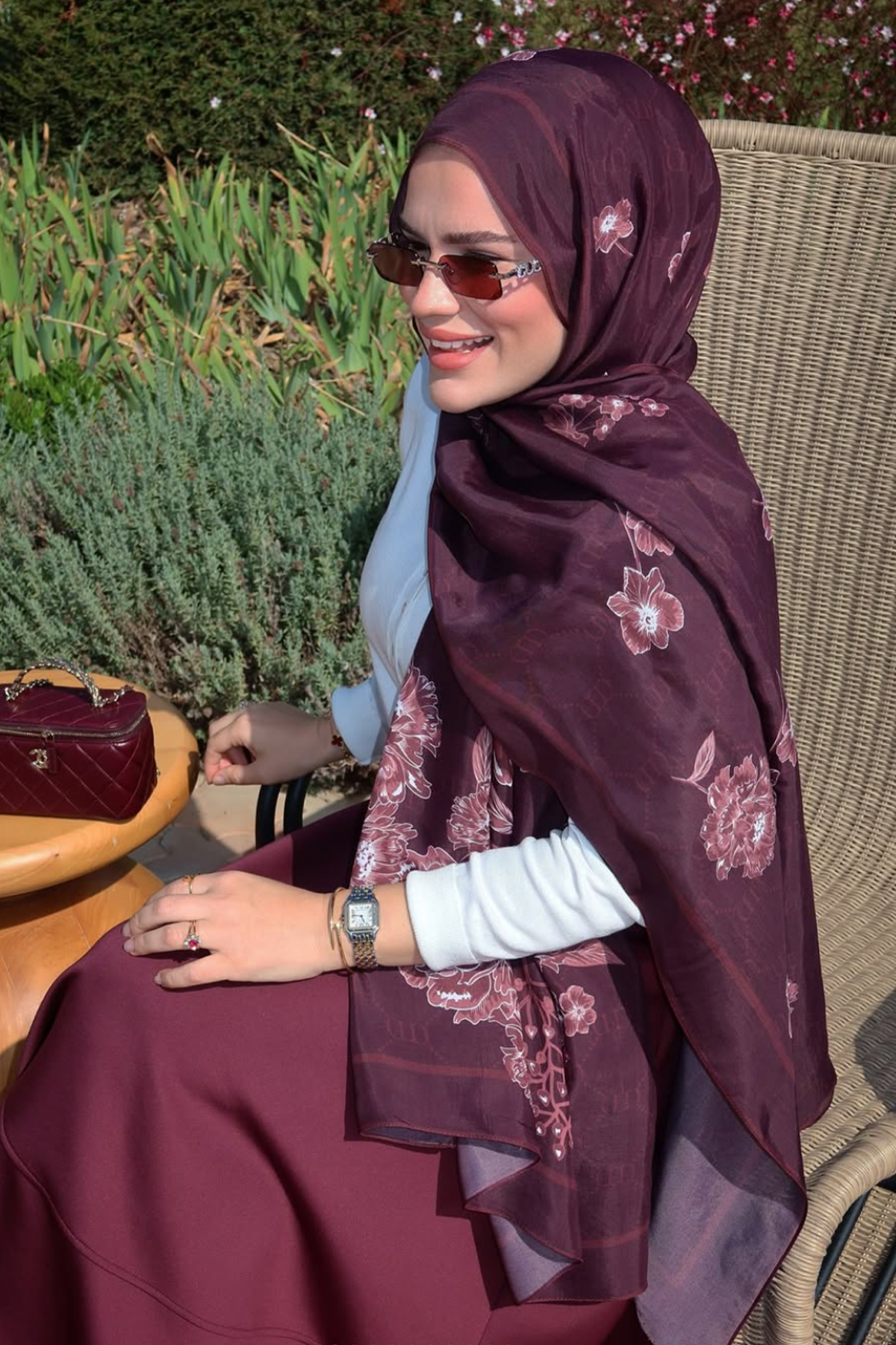 Tuğbanın Tercihi Floriva Monogram Floş Şal Kızıl