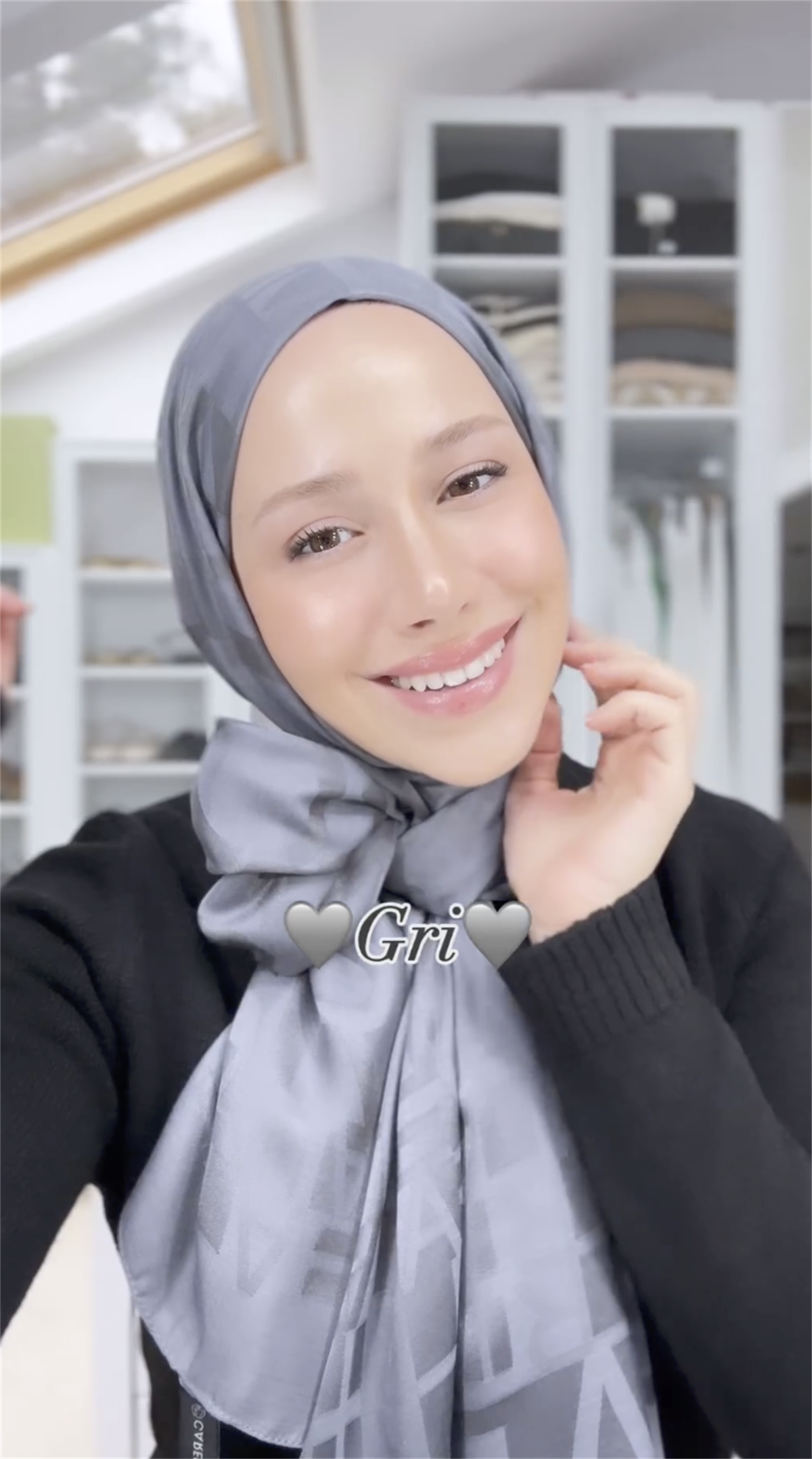 Feyzanın Tercihi Yazı Desen Jakar İtalyan İpekli Şal Gri