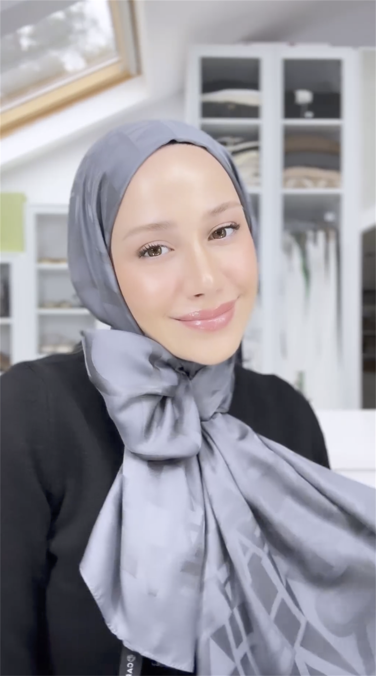 Feyzanın Tercihi Yazı Desen Jakar İtalyan İpekli Şal Gri