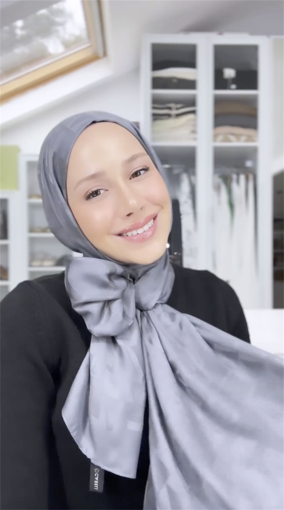 Feyzanın Tercihi Yazı Desen Jakar İtalyan İpekli Şal Gri