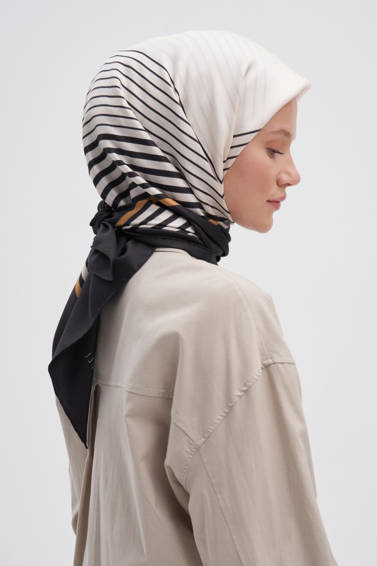 Geometry Siyah Mulbary İpek Eşarp