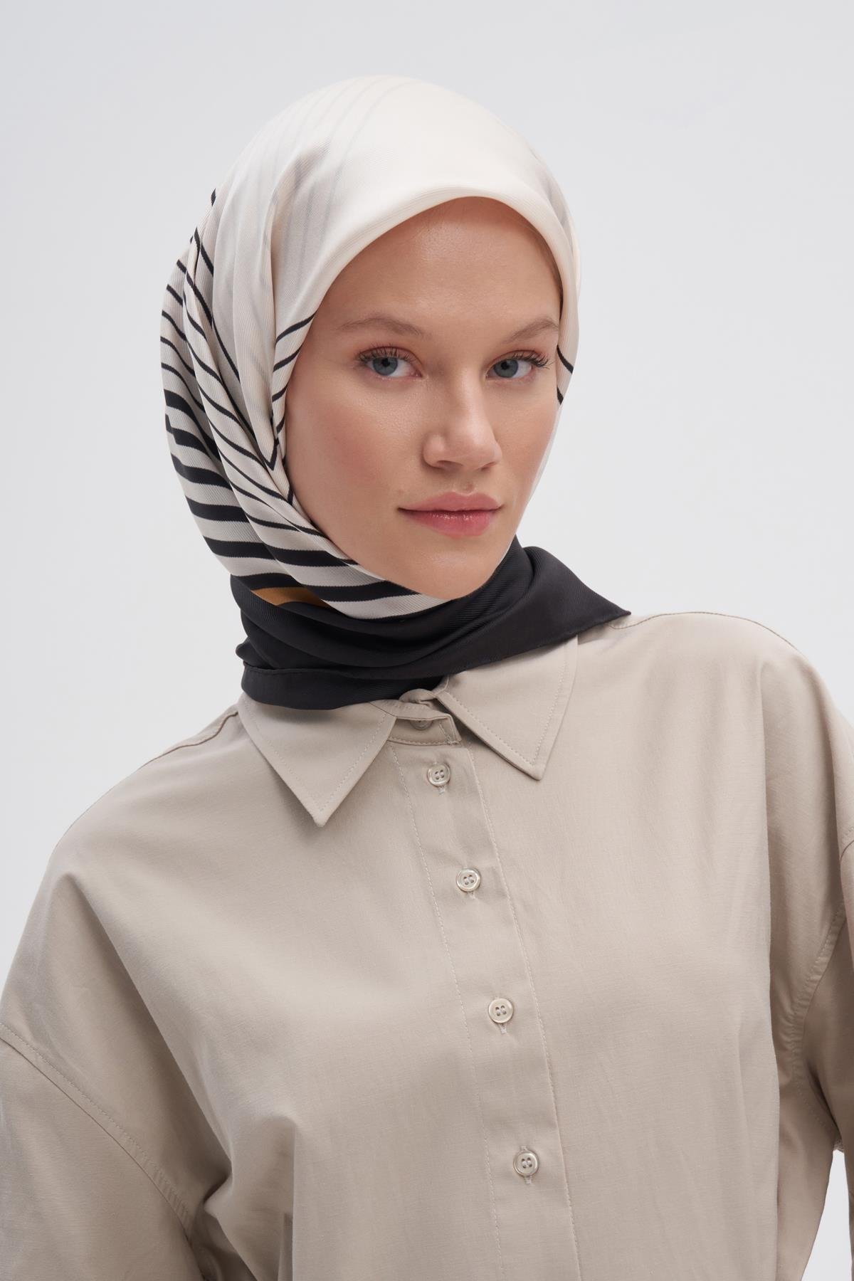 Geometry Siyah Mulbary İpek Eşarp