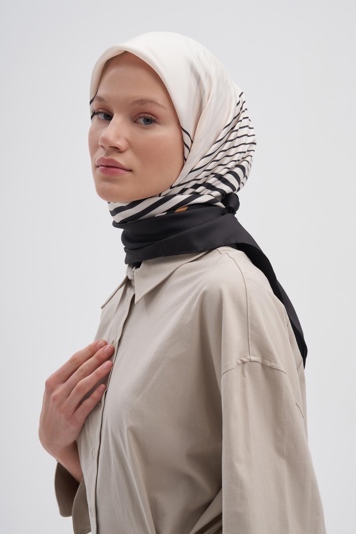 Geometry Siyah Mulbary İpek Eşarp