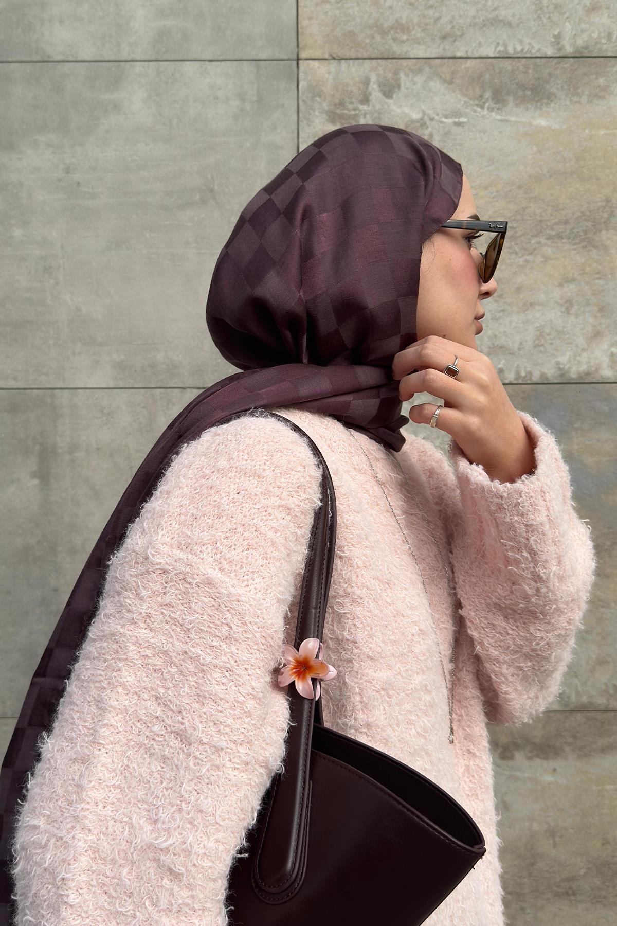 Hatice Metinin Tercihi Dama Jakar İtalyan İpekli Şal Koyu Gül Kurusu