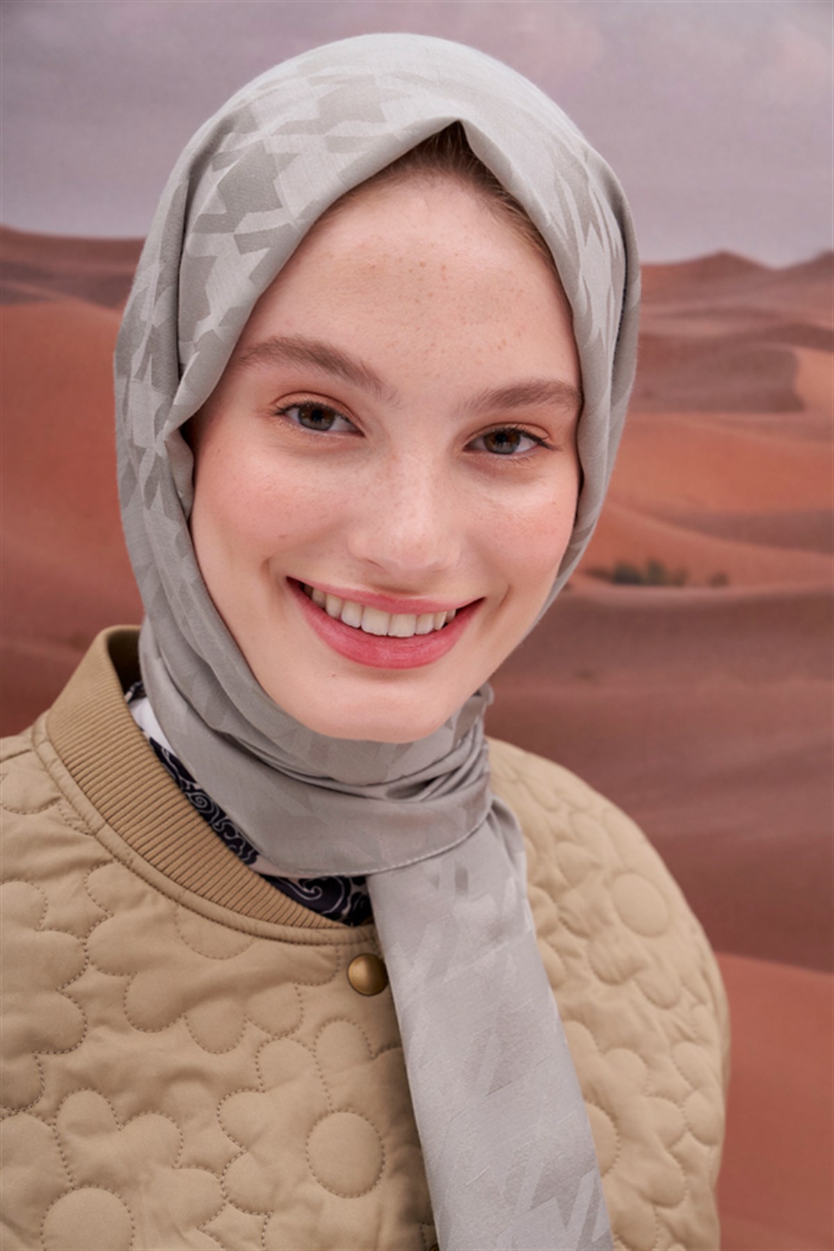 Kazayağı Jakar İtalyan İpekli Şal Açık Gri