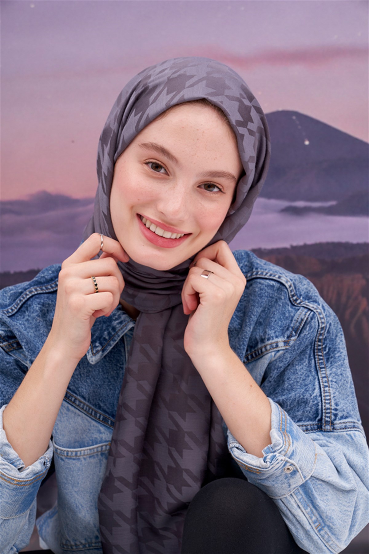 Kazayağı Jakar İtalyan İpekli Şal Gri