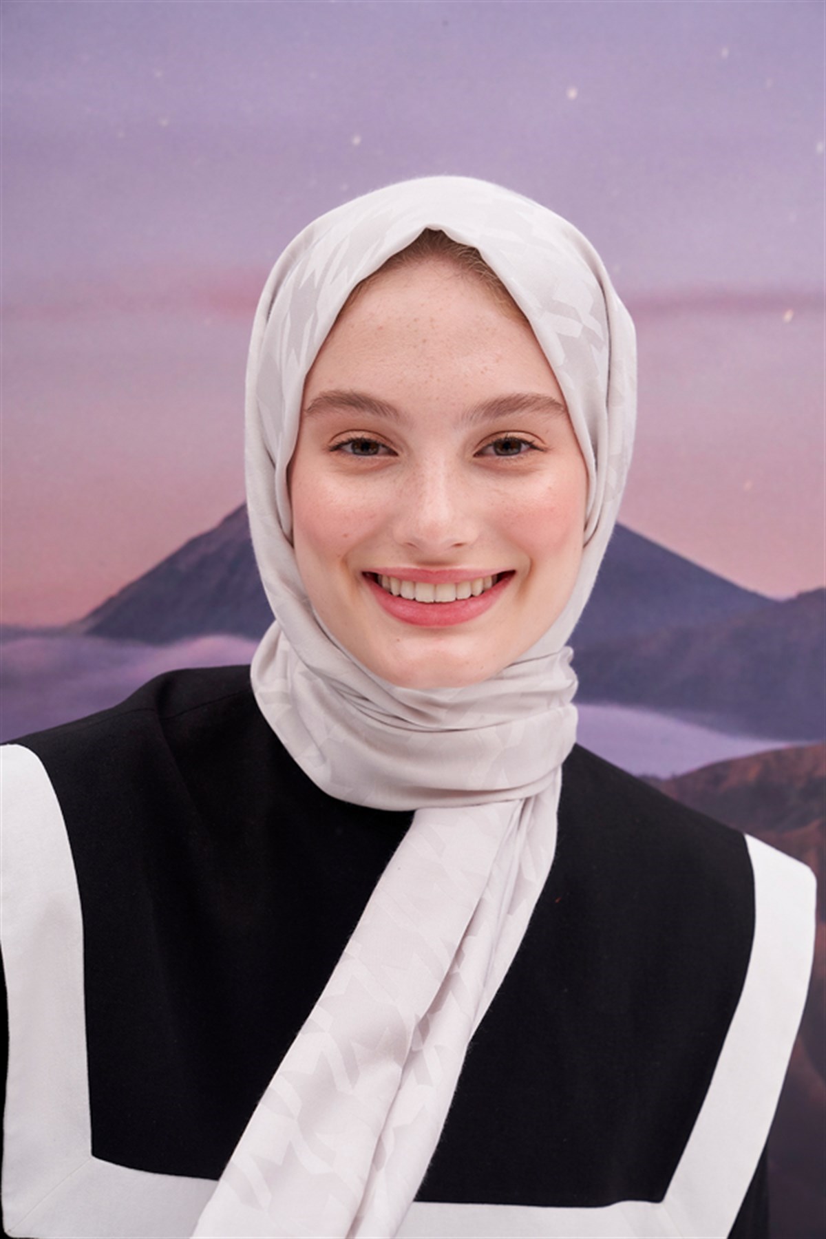 Kazayağı Jakar İtalyan İpekli Şal Gümüş