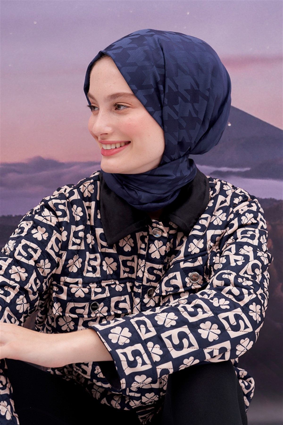 Kazayağı Jakar İtalyan İpekli Şal Lacivert