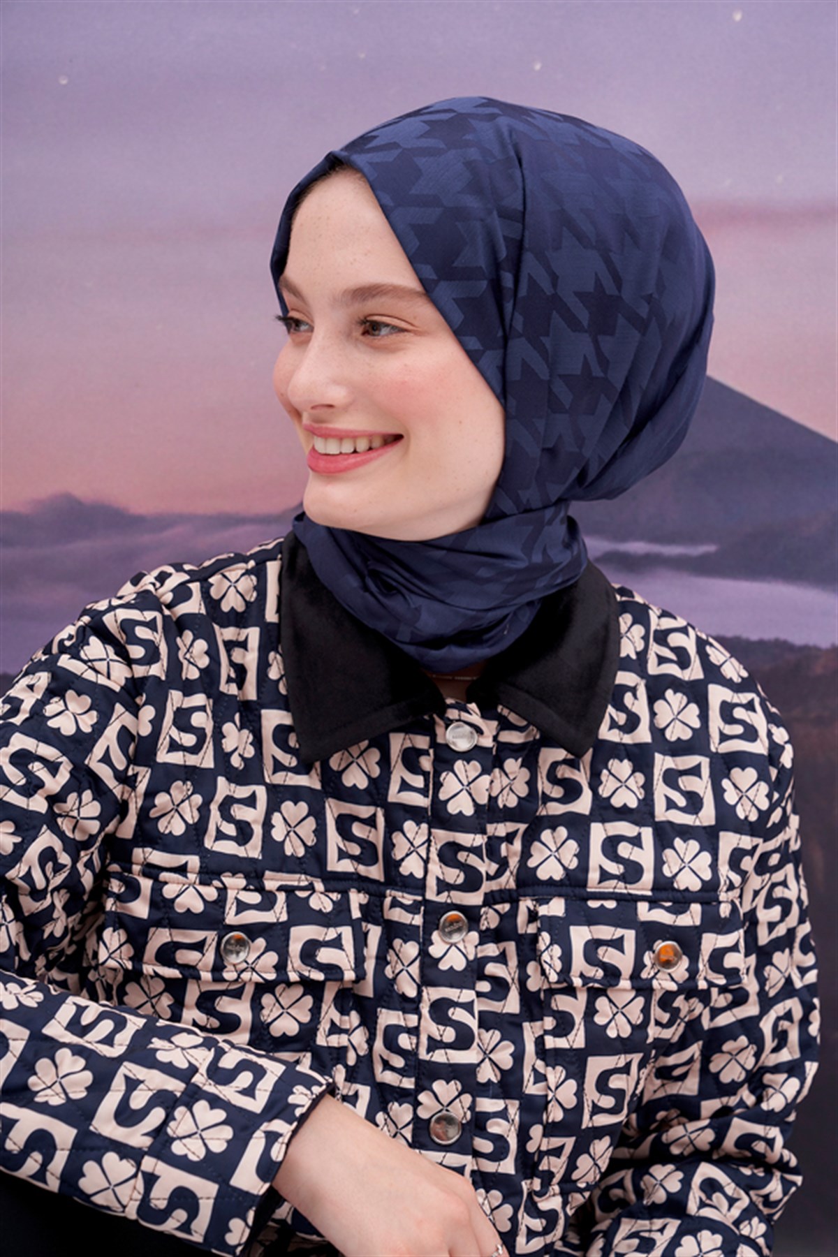 Kazayağı Jakar İtalyan İpekli Şal Lacivert