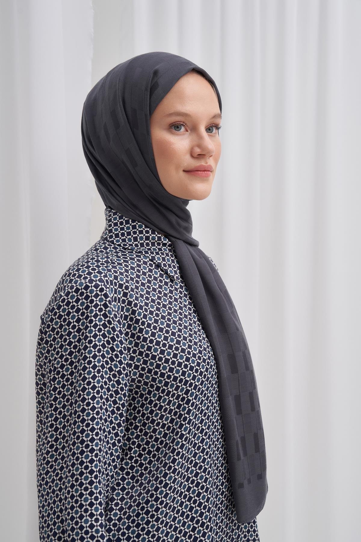 Küpçizgi Jakar İtalyan İpekli Şal Antrasit