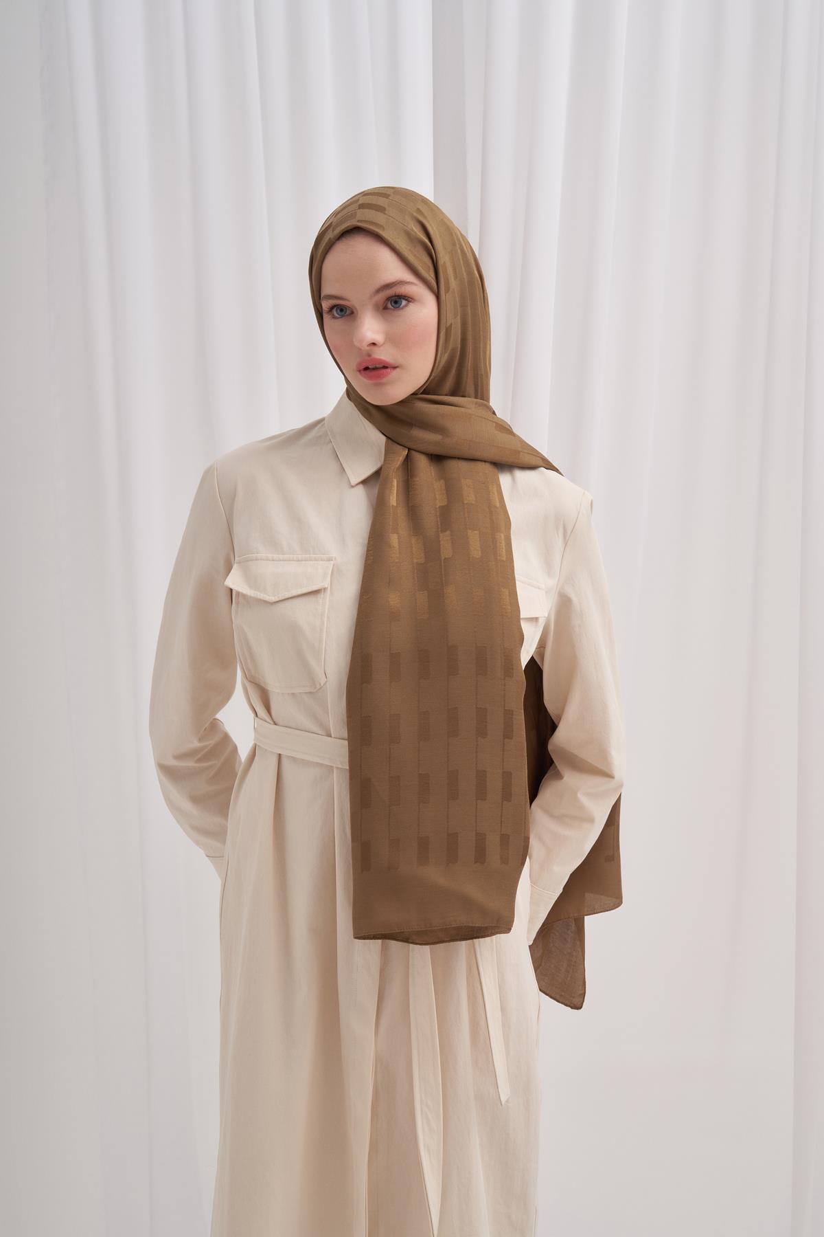 Küpçizgi Jakar İtalyan İpekli Şal Ceviz