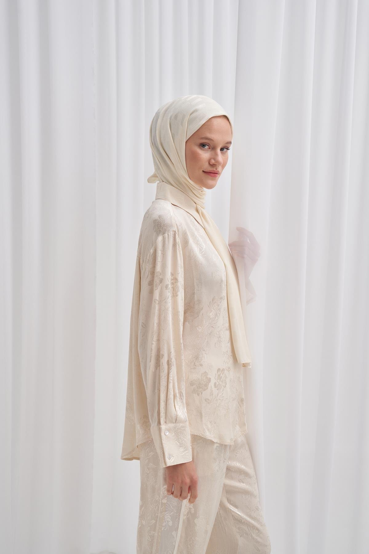 Küpçizgi Jakar İtalyan İpekli Şal İnci