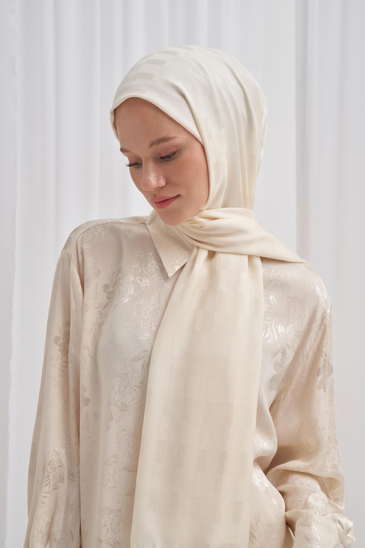 Küpçizgi Jakar İtalyan İpekli Şal İnci